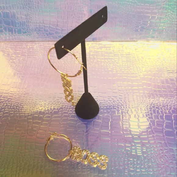 Boss earrings - Picture 1 of 2